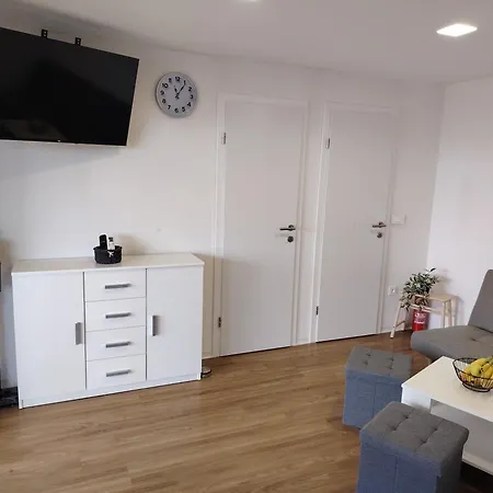 Mobilna Hisa Daire Pirovac